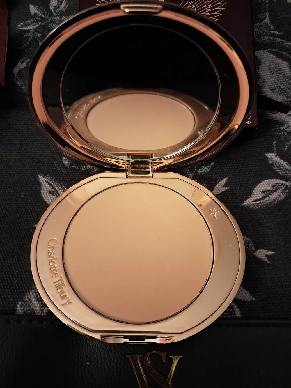 Charlotte Tilbury Airbrush Flawless Finish Powder